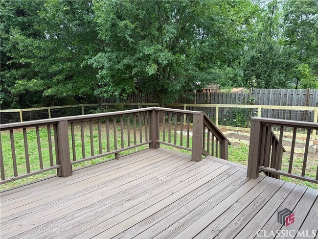 Building Photo - 180 Oak Dr
