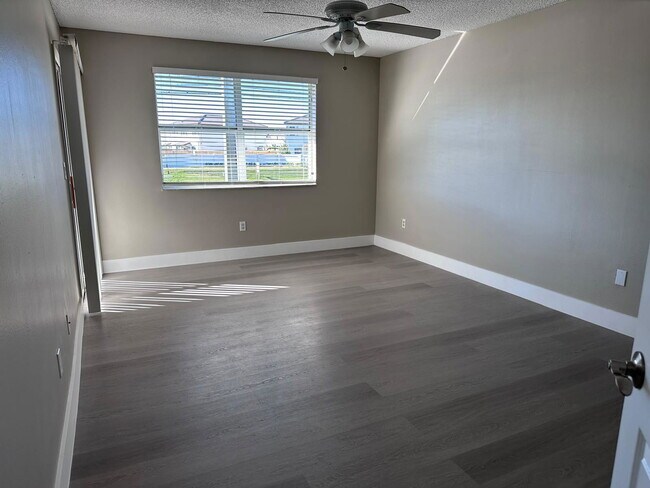 Building Photo - 2246 SE 27th Dr