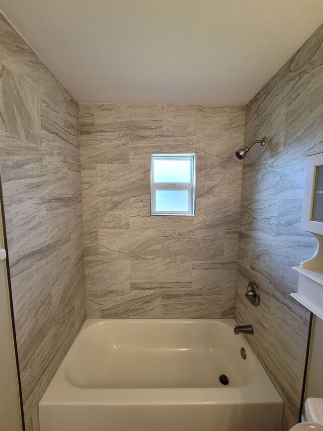 Building Photo - Duplex for rent