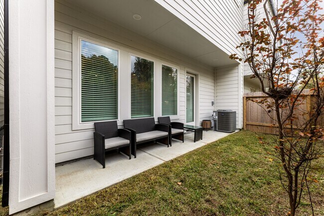 Building Photo - 5725 White Magnolia St.