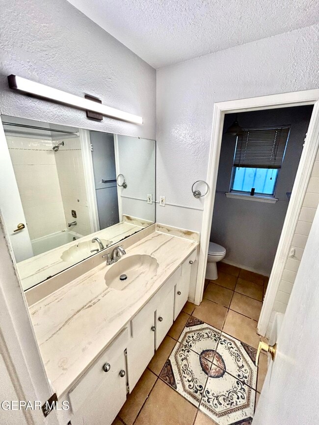 Building Photo - 11117 Shiner Ave