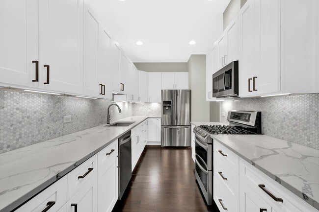 Building Photo - 550 W Fulton St