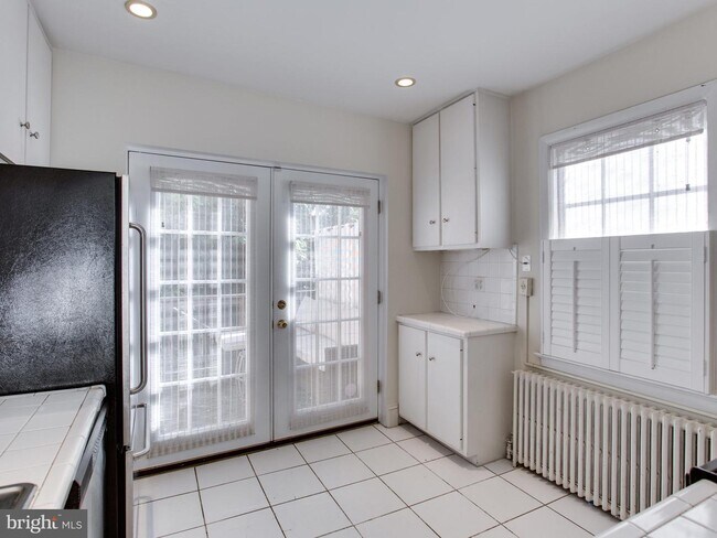 Building Photo - 1217 29th St NW