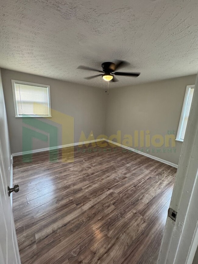 Building Photo - Beautifully Updated 3-Bed Home on a Quiet ...