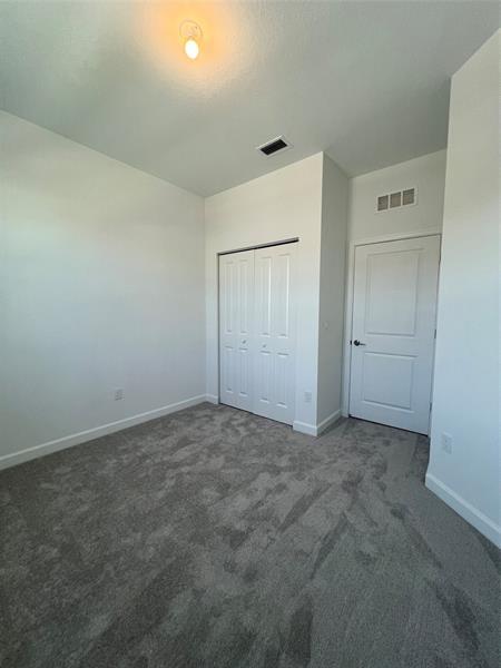 Building Photo - 655 SE Lk Fls St