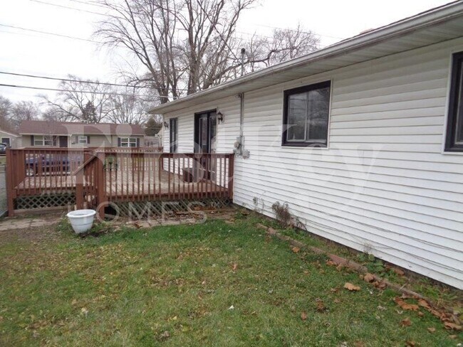 Building Photo - 1 Birch St