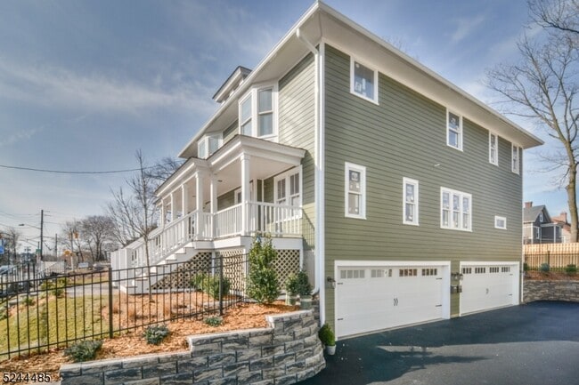 Building Photo - 92 Grove St