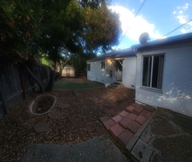 Building Photo - Super close to Poly- Off of Grand Avenue entrance to Cal Poly VERY CLOSE!!!