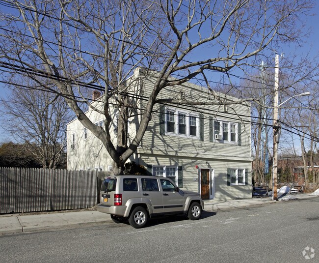 Building Photo - 6 Brook Rd