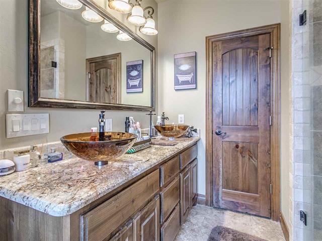 Building Photo - 202 Parkview Dr