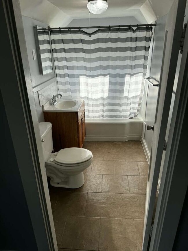 Building Photo - 25TH ST