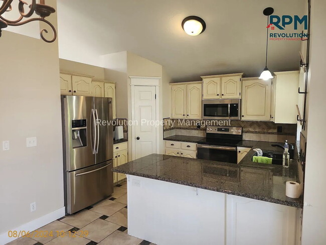 Building Photo - Charming 4-Bed Kaysville Home