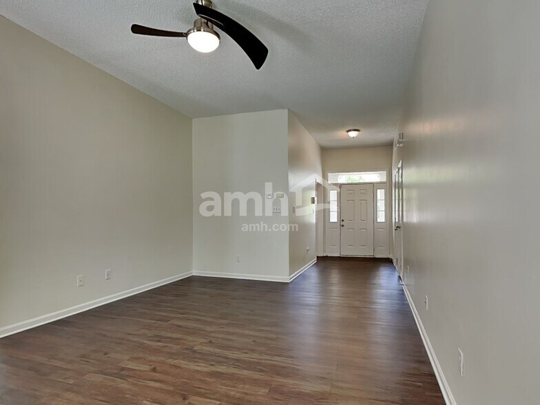 Building Photo - 3923 Cedar Hill Dr