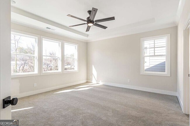 Building Photo - 152 Palm St