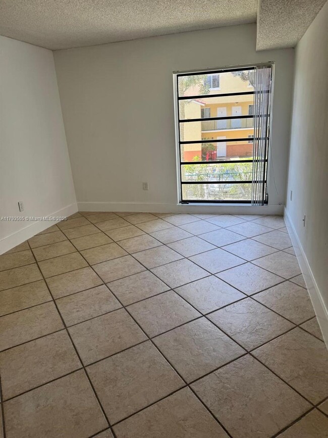 Building Photo - 9040 SW 125th Ave