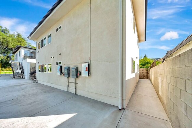 Building Photo - Move-In Ready Luxury: A Flawlessly Upgraded Sunland Retreat