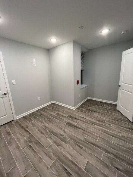 Building Photo - 4107 W Girard Ave