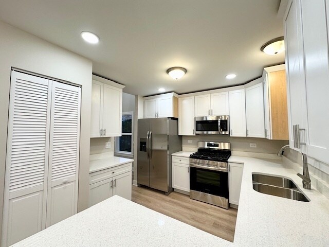 Building Photo - 1711 Whispering Oaks Dr