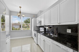 Building Photo - 2151 Umbrella Cay