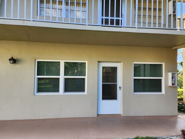 Building Photo - Magnificent 1 bedroom, 1.5 bathroom condo ...