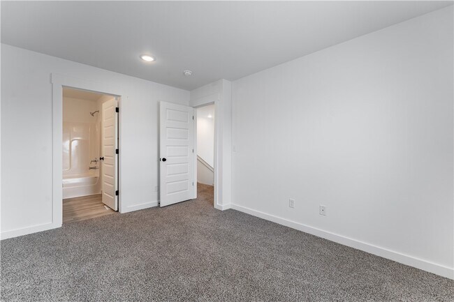 Building Photo - 840 Boardwalk Ave