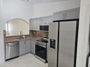 Building Photo - 2911 SE 13th Ave