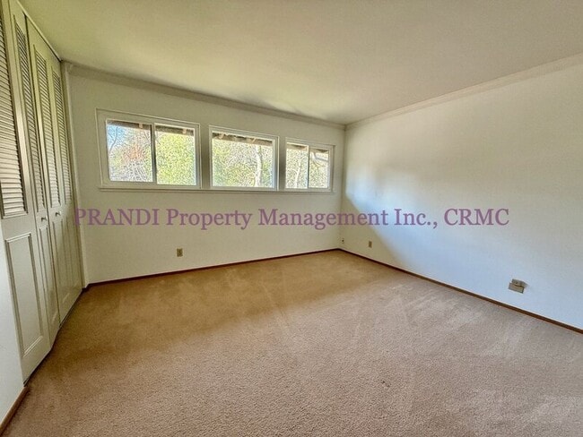 Building Photo - 31 Porteous Ave