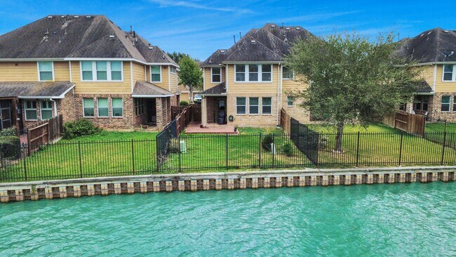 Building Photo - 2202 Waterford Park St