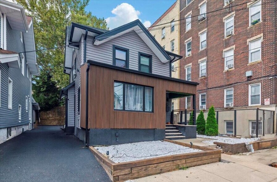 Building Photo - 31 72nd St