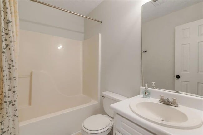 Building Photo - 2055 Amberly Glen Way