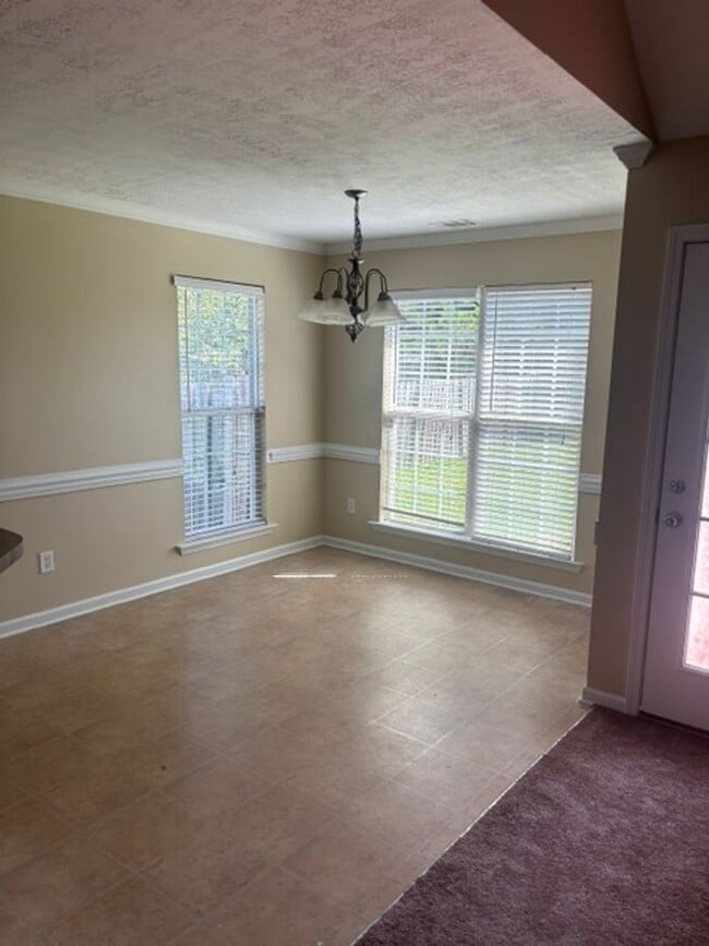 Building Photo - 452 Lory Ln