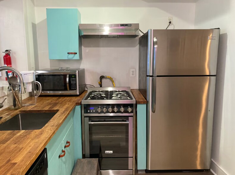 Building Photo - 1107 6th St NE