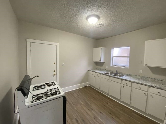 Building Photo - 8213 E Erath St