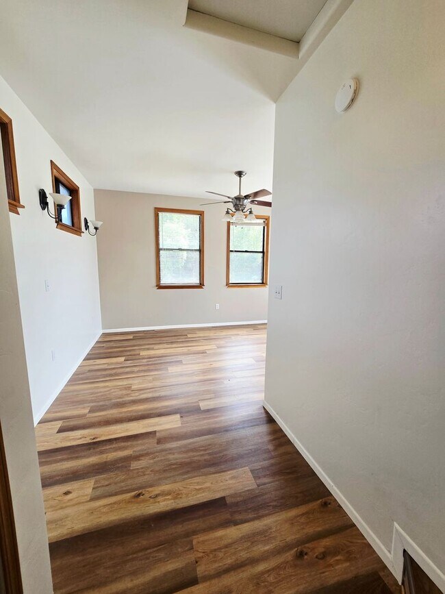 Building Photo - Single Family Home in Mckinleyville!