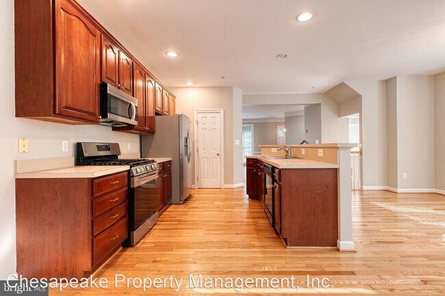 Building Photo - 3 br, 3.5 bath House - 10801 Wadsworth Road