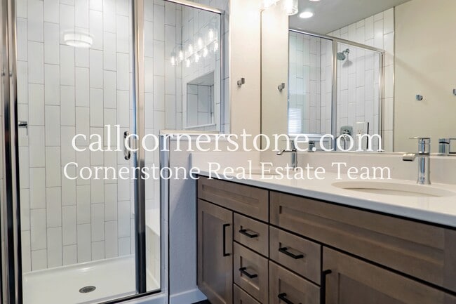 Building Photo - 3683 Levy Pk Dr