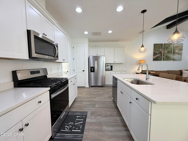 Building Photo - 8994 Parrot Pl