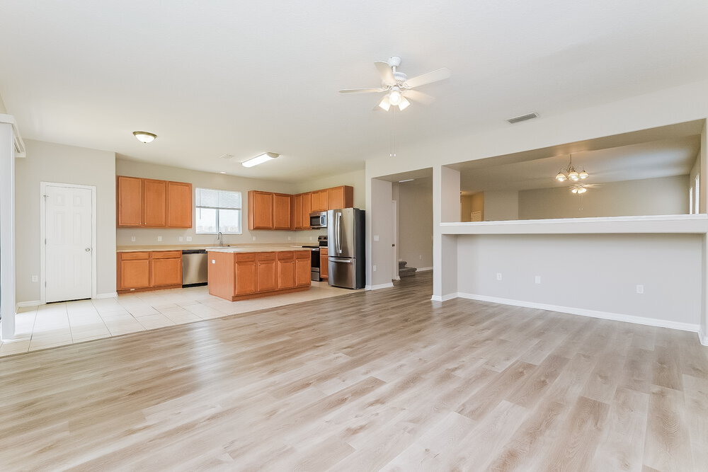 Building Photo - 9121 Lantern Oak Way