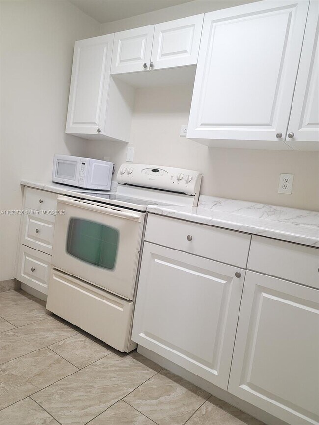 Building Photo - 15354 SW 72nd St