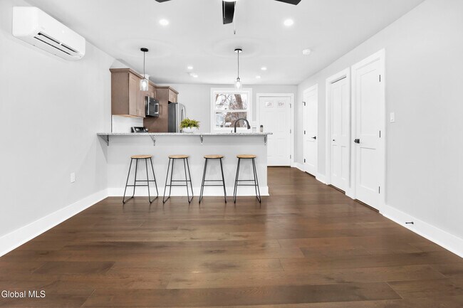 Building Photo - 103 E High St