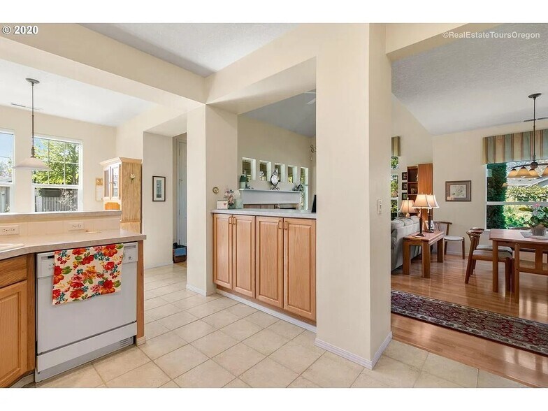 Building Photo - 6513 NE Copper Beech Dr
