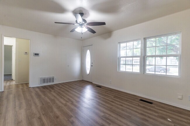 Building Photo - RENT TO OWN – Warr Acres!