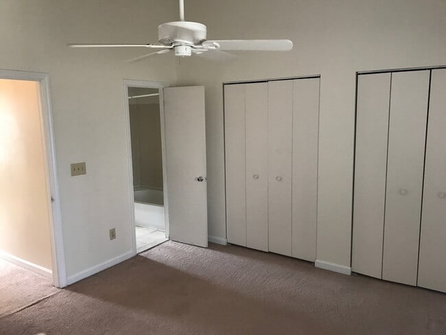 Building Photo - Coming Soon! 2 Bedroom Townhome!