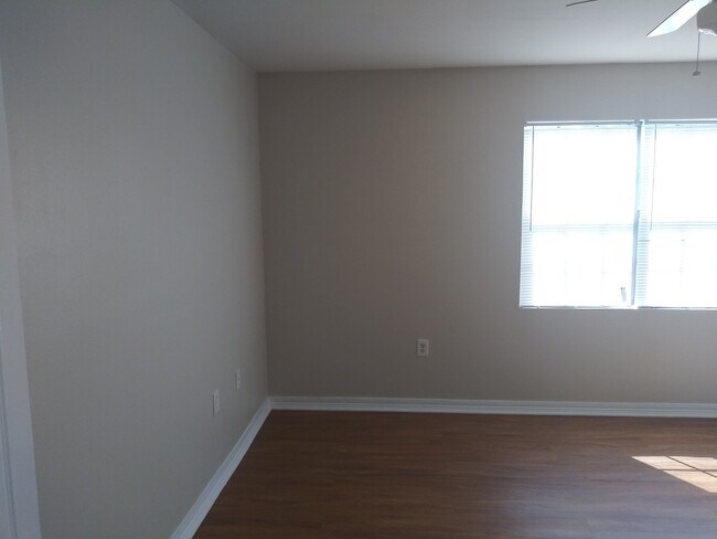 Building Photo - 3 Bedroom Town-home