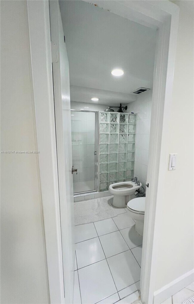 Building Photo - 2333 Brickell Ave