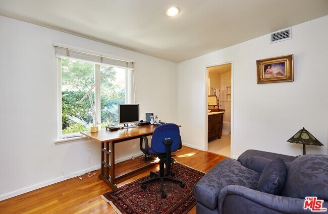 Building Photo - 1104 Casiano Rd