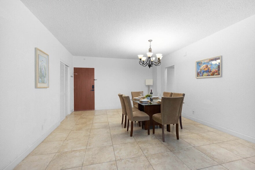 Building Photo - 4001 S Ocean Dr