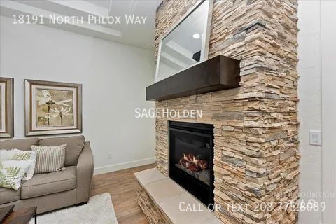 Building Photo - 18191 N Phlox Way