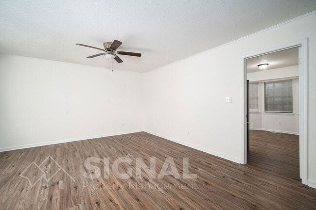 Building Photo - 1304 Shades Run Cir