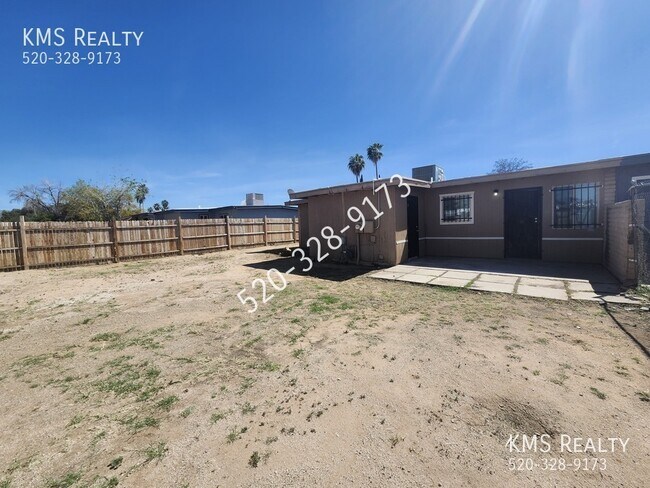 Building Photo - 6711 E Hawk Dr